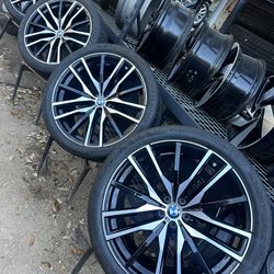 2023 BMW X5 X7 22” staggered M sport wheels and tires - $3000