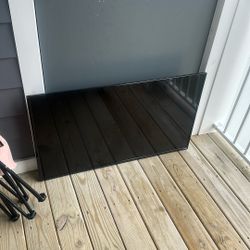 Flat Screen Tv  With No Plug No Remote  40.00 Bucks