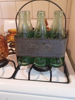 Vintage Coca-Cola Metal Bottle Carrier with 6 Green Bottles