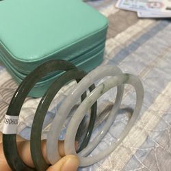 Jade bracelet, suitable for multiple wear, with a certificate from China, guaranteed authentic