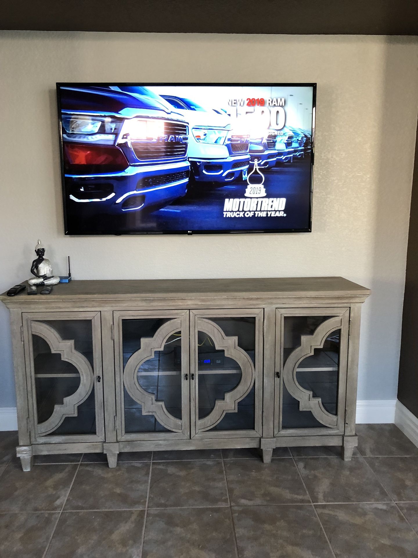 TV mounting!! (Tv Mount installation)