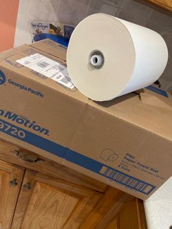 Roll of papertowels