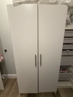 Tall shelving unit / cabinet