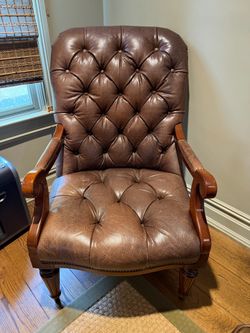 Leather chair from Domain in Very Good Condition 27w x 22sd x 17sh x 43h Smoke free household