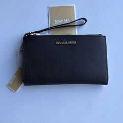  Michael Kors Wallet - takes Smartphone As Well!