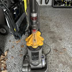 Dyson Vacuum Dc33