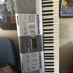 Yamaha Digital Keyboard PSR-295