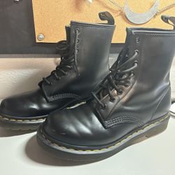 Black Dr. Martens 1460 boots - US 8