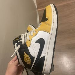 Air Jordan 1 Mid “Pollen/Black/White” (2021)