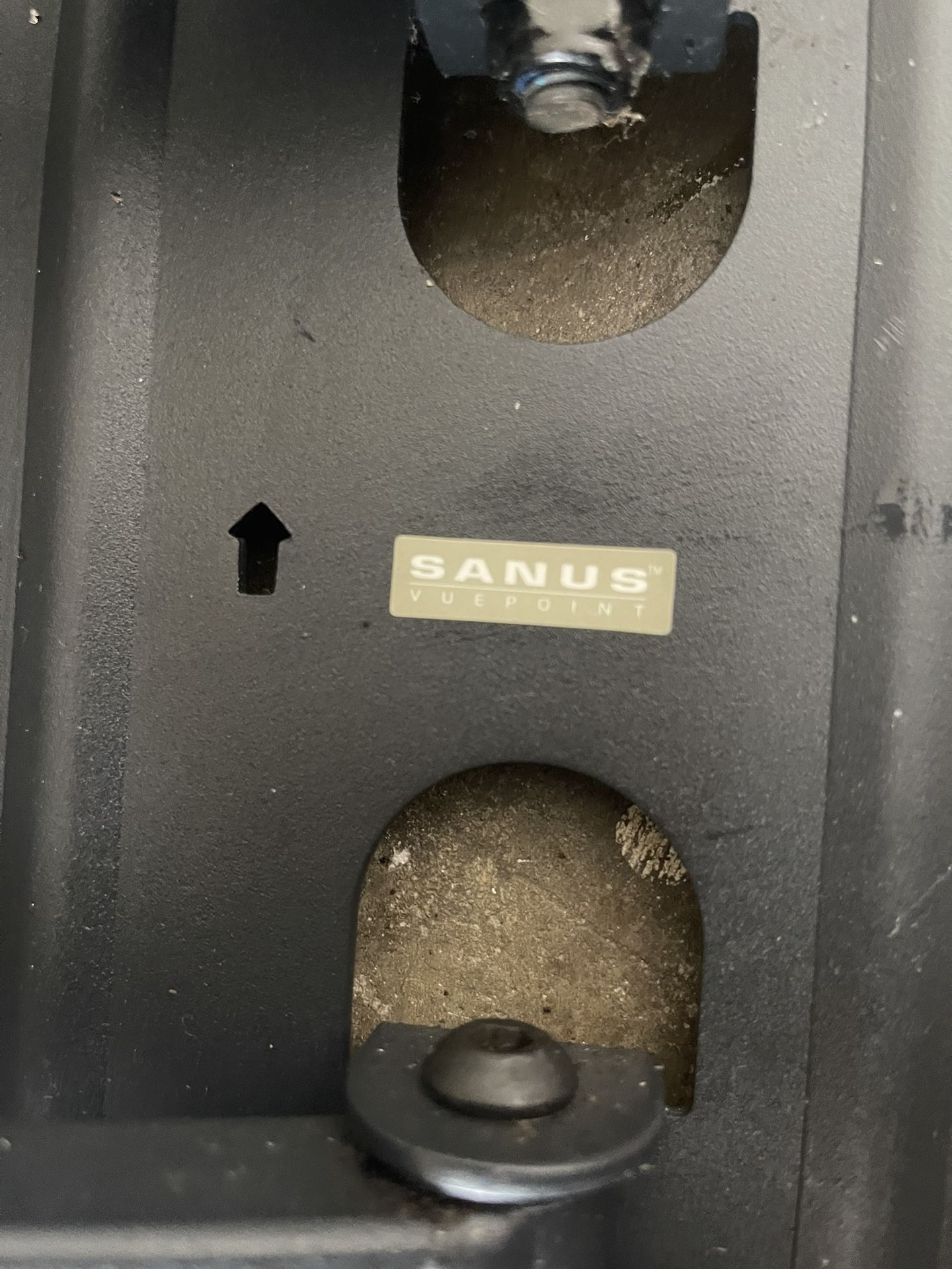 SANUS TV WALL MOUNT UP TO 86in $50