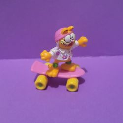 Vintage Garfield Cat White Shirt 2" Tall PVC Figure 1987 Toy.
