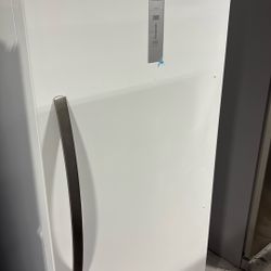 Frigidaire 20 Cu Ft Freezer 32” Wide
