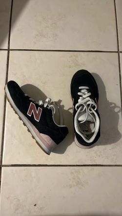 Women’s tennis/running shoes