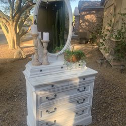 Farmhouse/French Country Cottage/Cottage Entryway Buffet/ Dresser W/ Detachable Mirror & 8 Drawers 