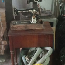 Antique Sewing Machine 