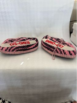 Pink youth Yeezy slippers