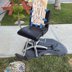 Barber Chair/ Chair With Matt
