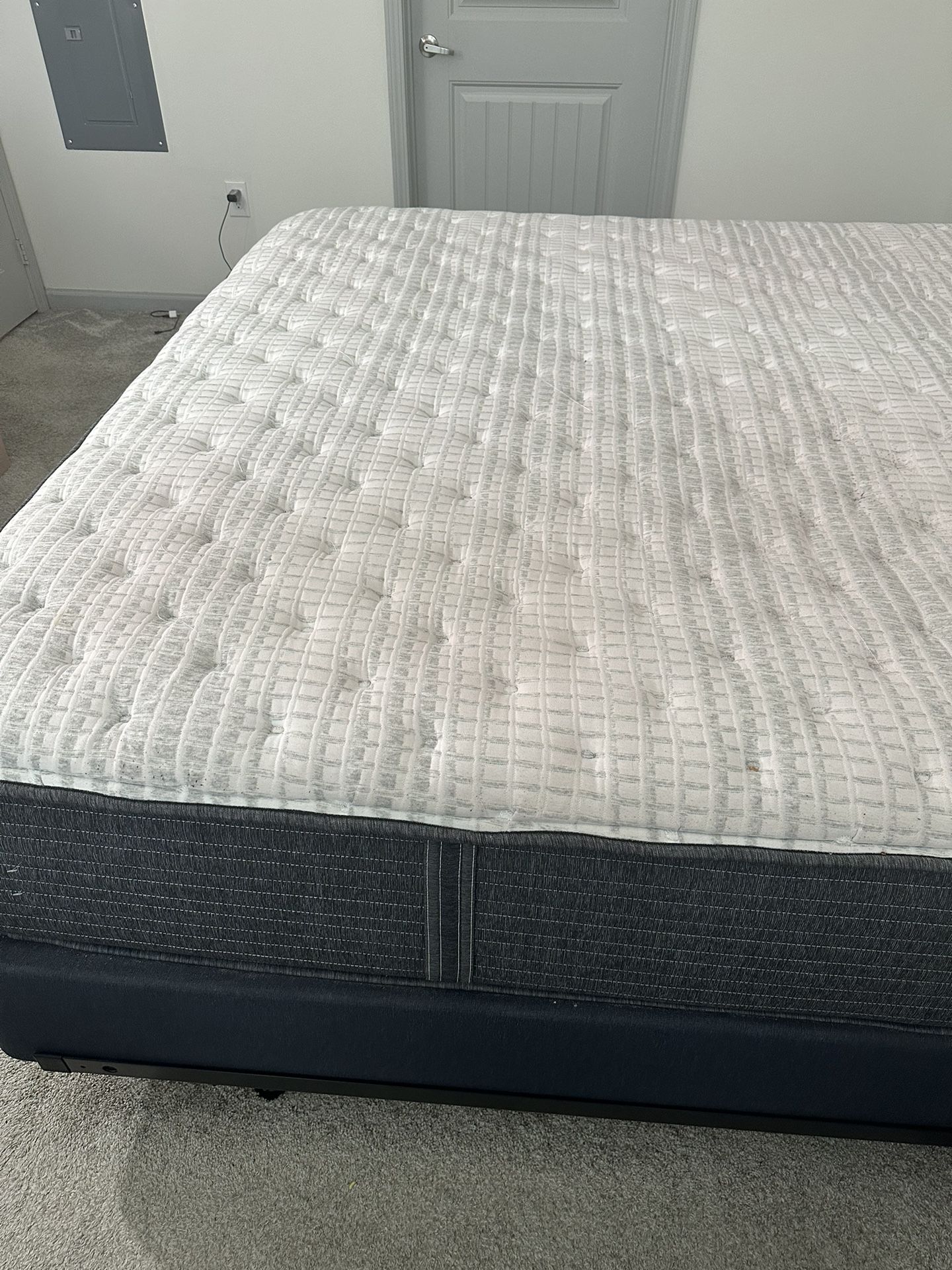 Extra Firm Memory Foam Pillow TopMattress King With Box Spring  (Serta)