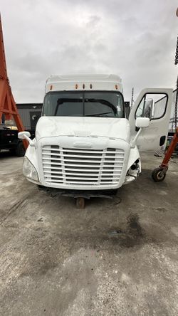 2013 Freightliner Cascadia Part Out