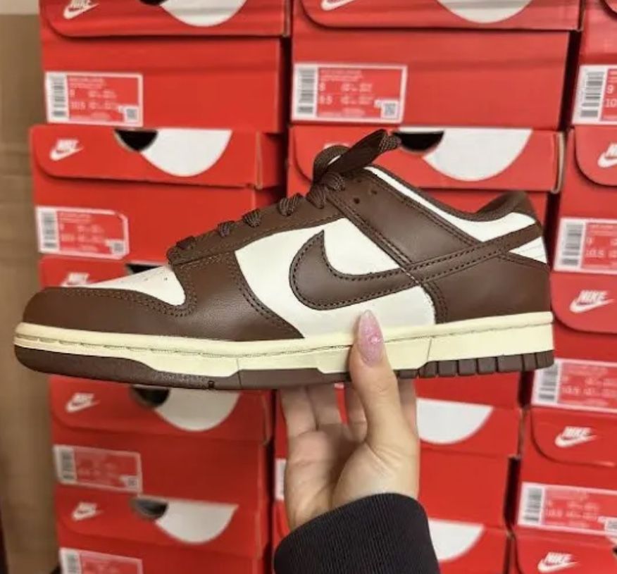 *New* BRAND NEW * Nike Chocolate Dunks