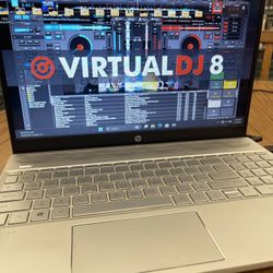 Touch screen Laptop HP  i core 5 231  ssd gb.  12  gb ram  Windows 11. Generation 8th gen  Grande 15.6” rapida trae miles de canciones y programas ✅VI