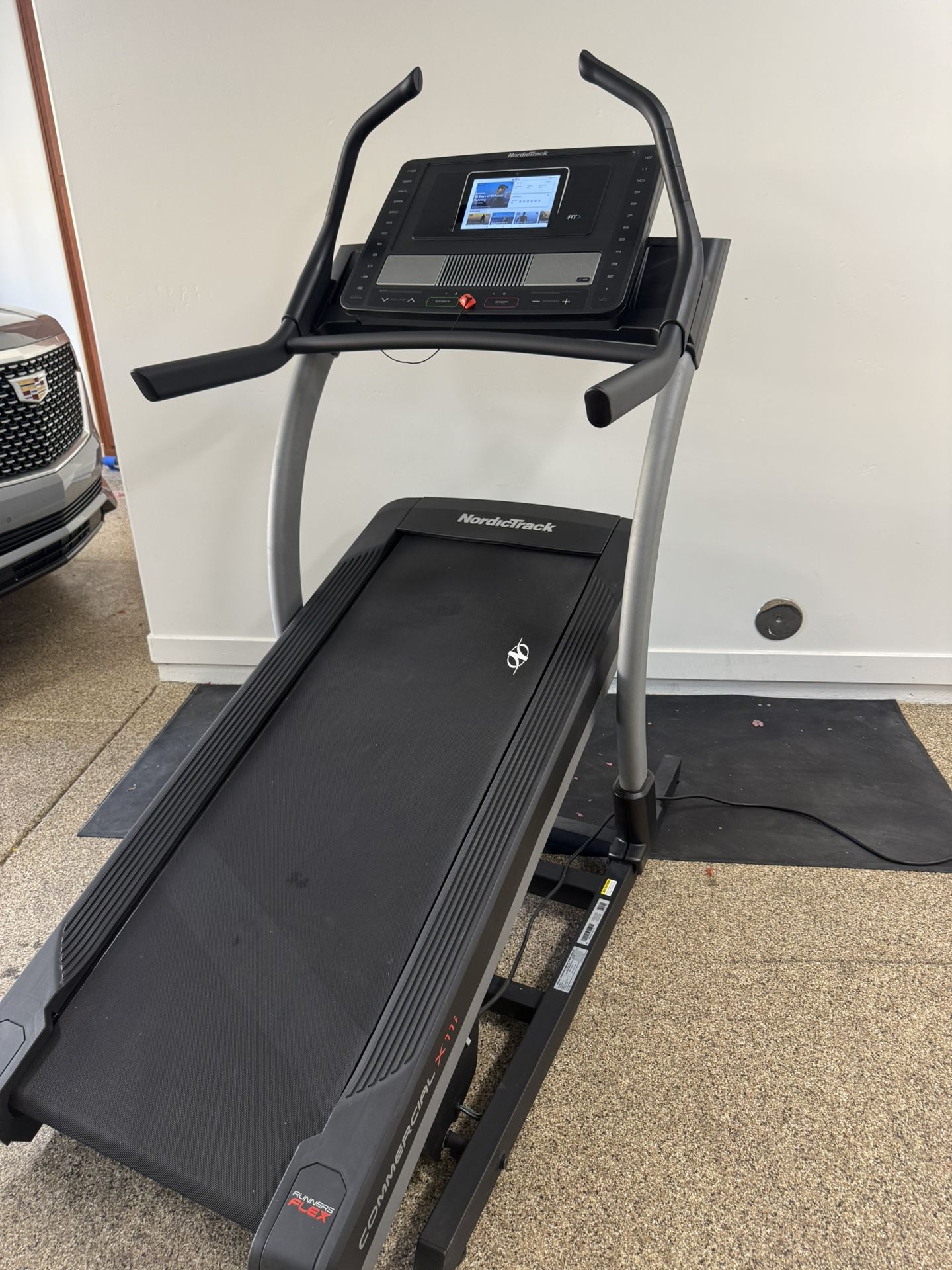 NordicTrack Commercial X11i incline Trainer w/ ONLY 4 Hours Of Total Use!