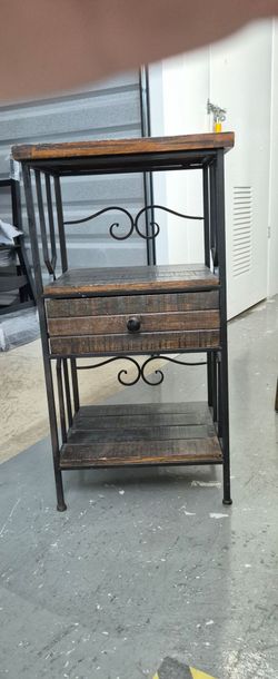 End table/misc Table