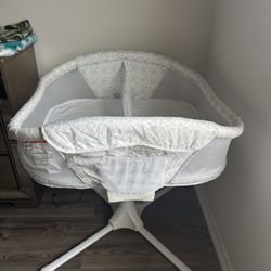 Halo Twin Bassinet Swivel Sleeper