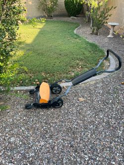 Fiskars push lawn mower