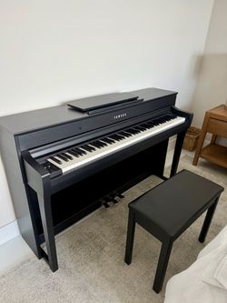 Yamaha Clavinova CLP-735B Digital Piano – Like New