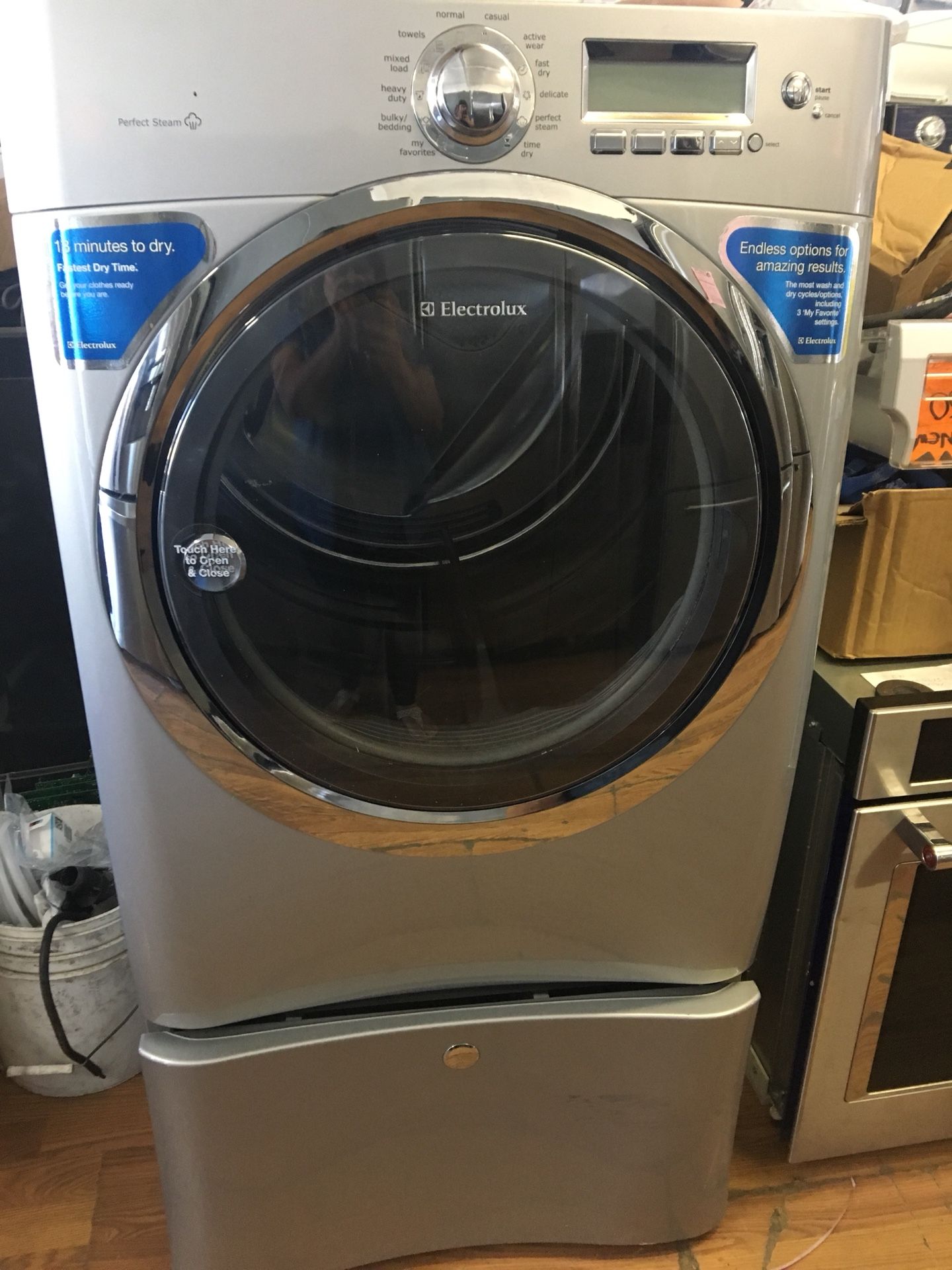ELECTROLUX GAS DRYER FRONT LOAD WITH PEDESTAL
