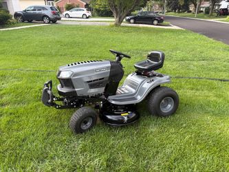 CRAFTSMAN T1000 Riding Mower – Excellent Condition – Runs & Cuts Great!