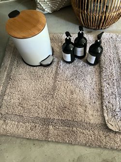 Bathroom mats , bathroom bin , reusable pump bottle 🧴