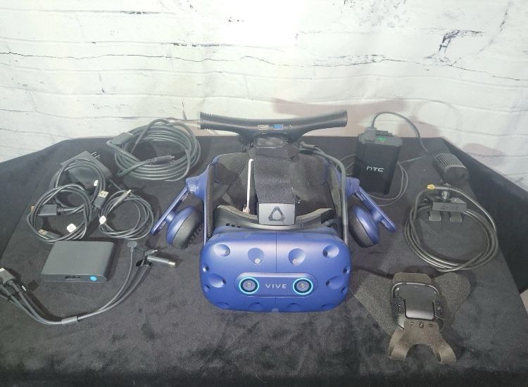 HTC Vive Pro VR Bundle Wireless & Wired, Base Stations, Controllers, Extras