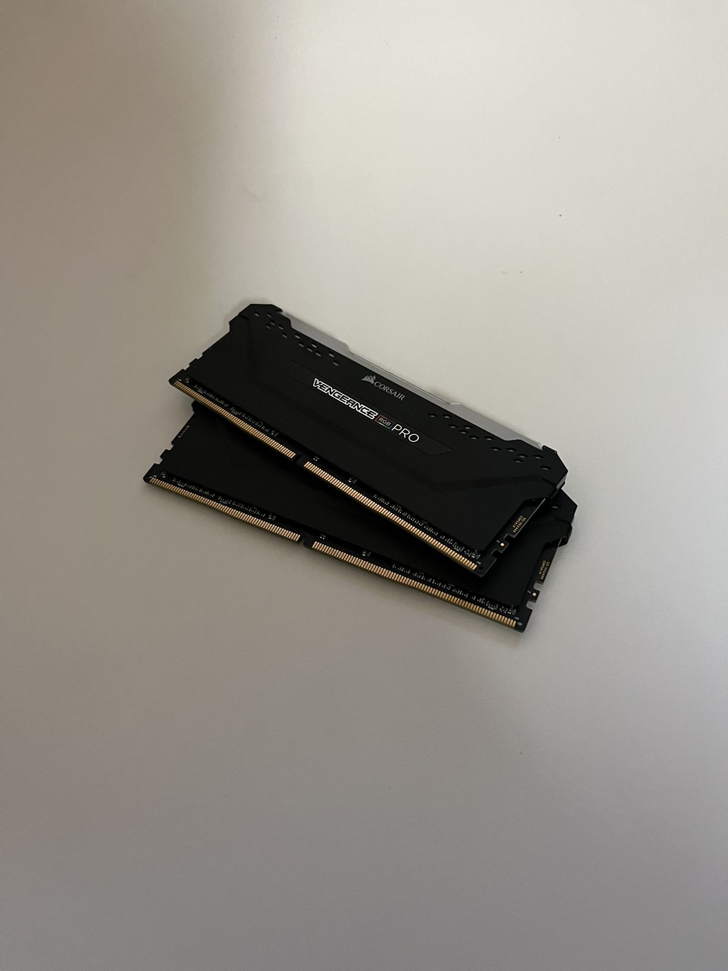 Corsair Vengeance 32GB (2×16GB) DDR4 3200MHz RAM – Untested