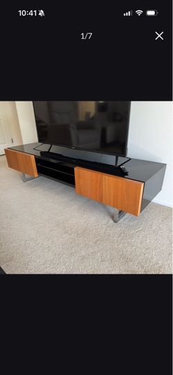 Calligaris Italy Seattle Italian Mid Century Modern TV Stand Entertainment Unit Very Good Condition