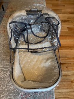 Uppababy beige bassinet