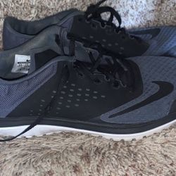 Nike Men’s Size 8.5 Lightly Used Tennis Shoes / Sneakers