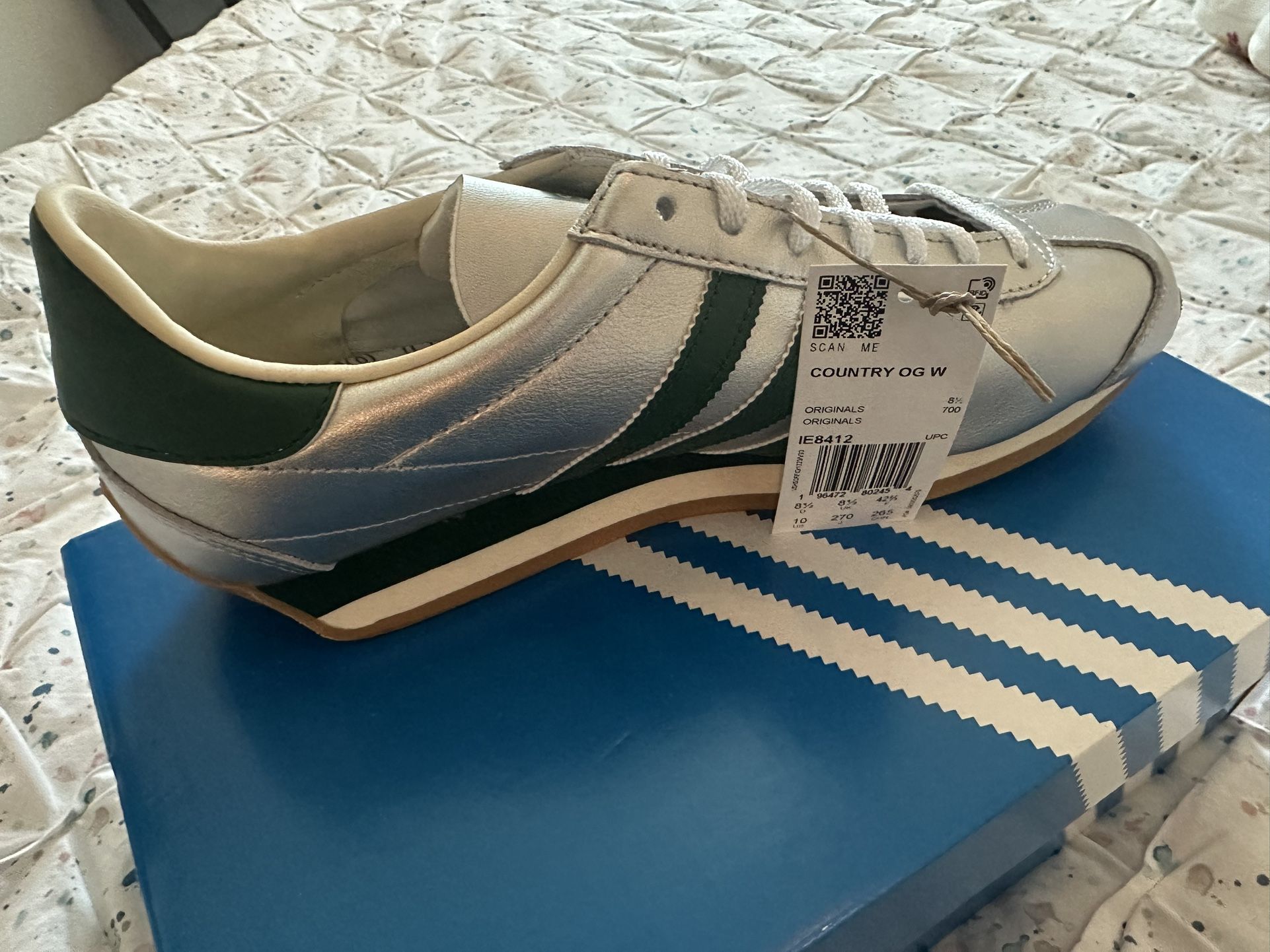 Women’s Country OG Sneakers New Adidas (Silver, Green, Metallic) 