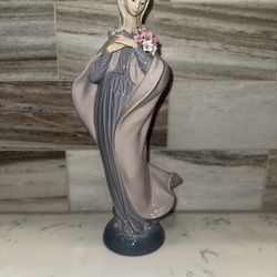 Lladro Our Lady with Flowers