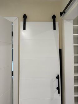 Puerta Corrediza Barn Door Blanca con Herrajes – Excelente Estado
