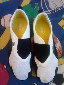 PUMAS SHOES WOMEN SIZE 7
