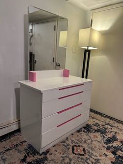 Dresser / Vanity w/Mirror - Delivery Available