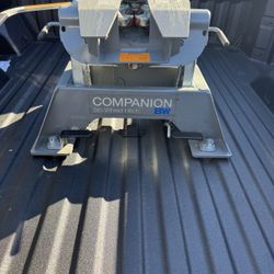 B&W Fifth wheel Hitch For GM