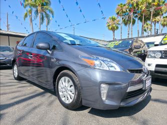 2014 Toyota Prius $2,400* DOWN/ENGANCHE*