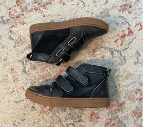 UGG Size 1 Boy’s Rennon II sneaker booties in black with green soles.