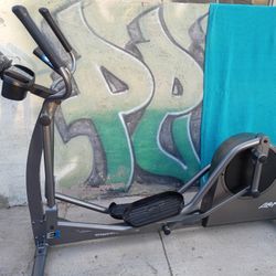 Life Fitness E1 Elliptical Cross Trainer