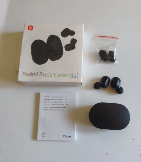 Xiaomi Redmi buds essential earbuds.
