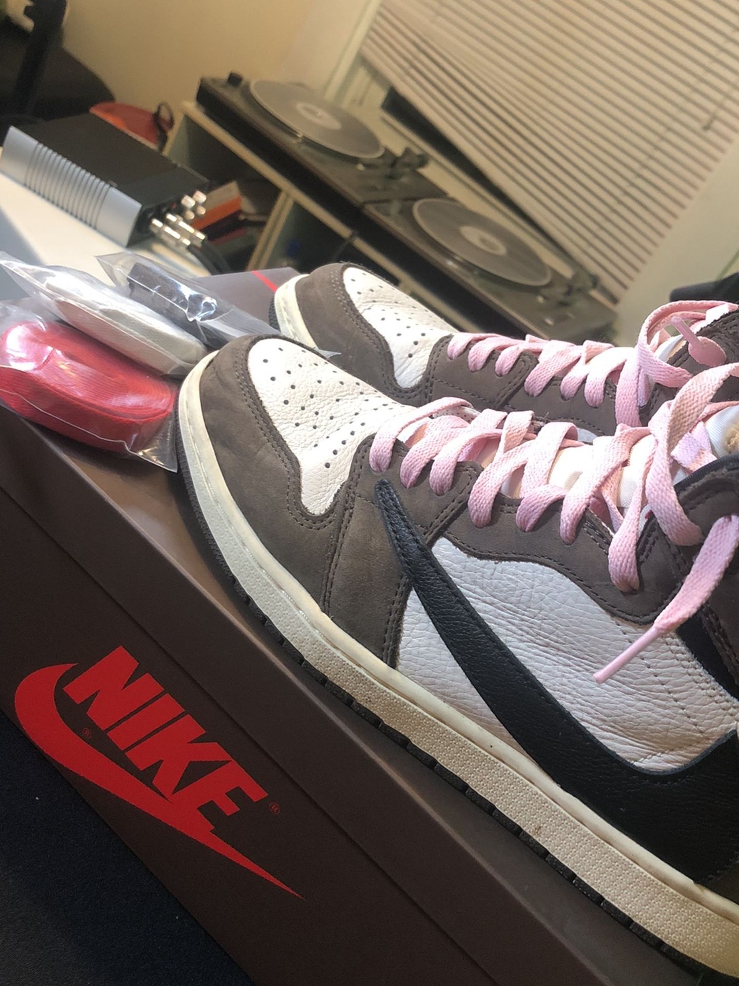 Travis Scott Jordan 1 Highs!