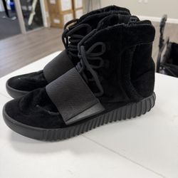 Yeezy 750 Black